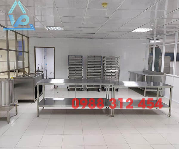 ban-inox-cong-nghiep-san-xuat-tu-inox-304-mang-lai-loi-ich-gi-134-inoxvanphat