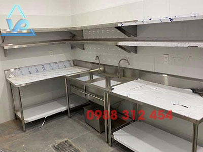 vi-sao-ban-bep-cong-nghiep-duoc-lam-tu-inox-116-inoxvanphat